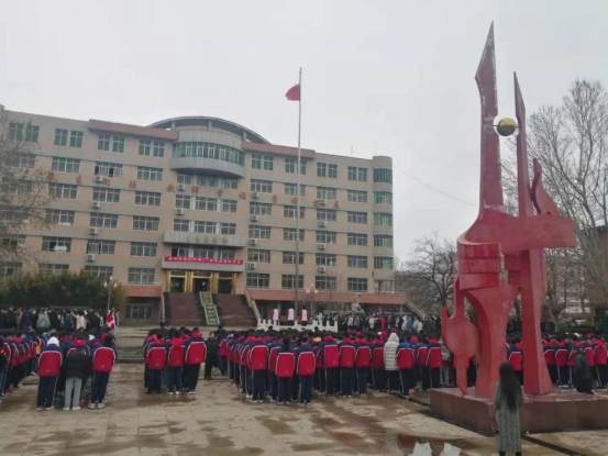 口镇街道莱芜二中:开学第一课暨新学期第一次升旗仪式