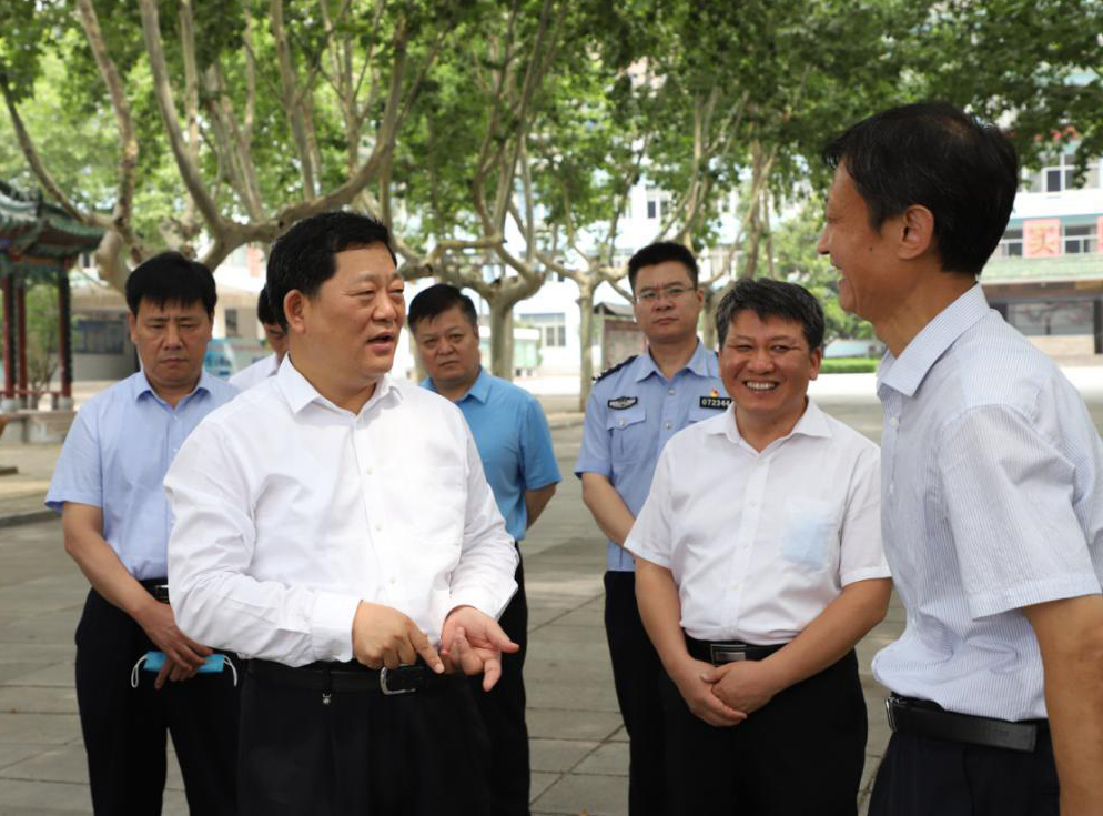 济南市莱芜区人民政府 图片新闻 区委书记朱云生督导
