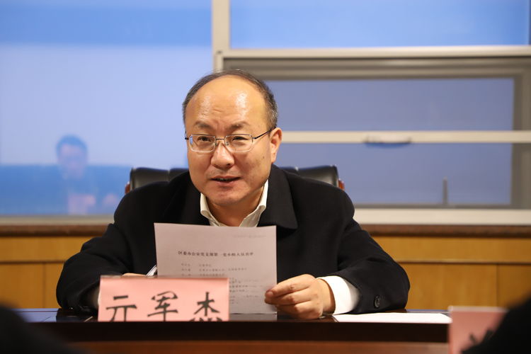 区委常委,办公室主任亓军杰同志参加会议.