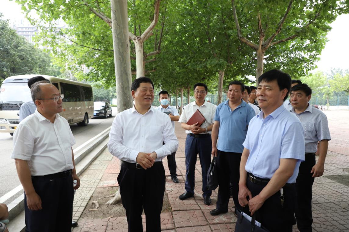 济南市莱芜区人民政府 图片新闻 区委书记朱云生督导
