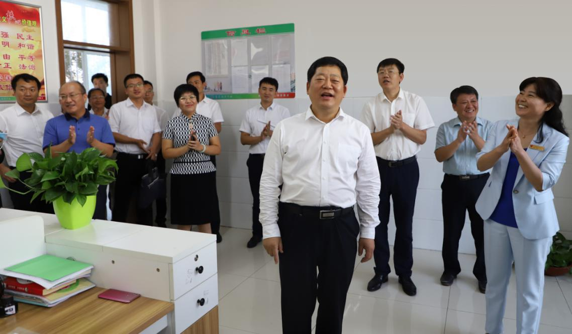 济南市莱芜区人民政府 图片新闻 区委书记朱云生到