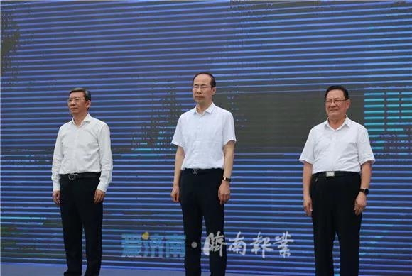 区人大常委会主任高永胜,区政协主席冯美玲,区委副书记吕宝泉,莱芜