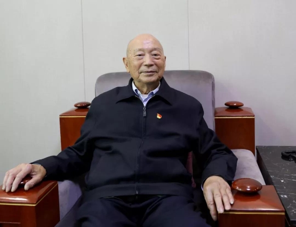王明富:我在毛主席身边印象最深的有三件事.