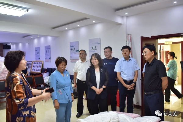 市妇联副主席包昆到莱芜区调研并参加“金帼云商——莱芜区巾帼电商直播创业者培育项目”结业仪式