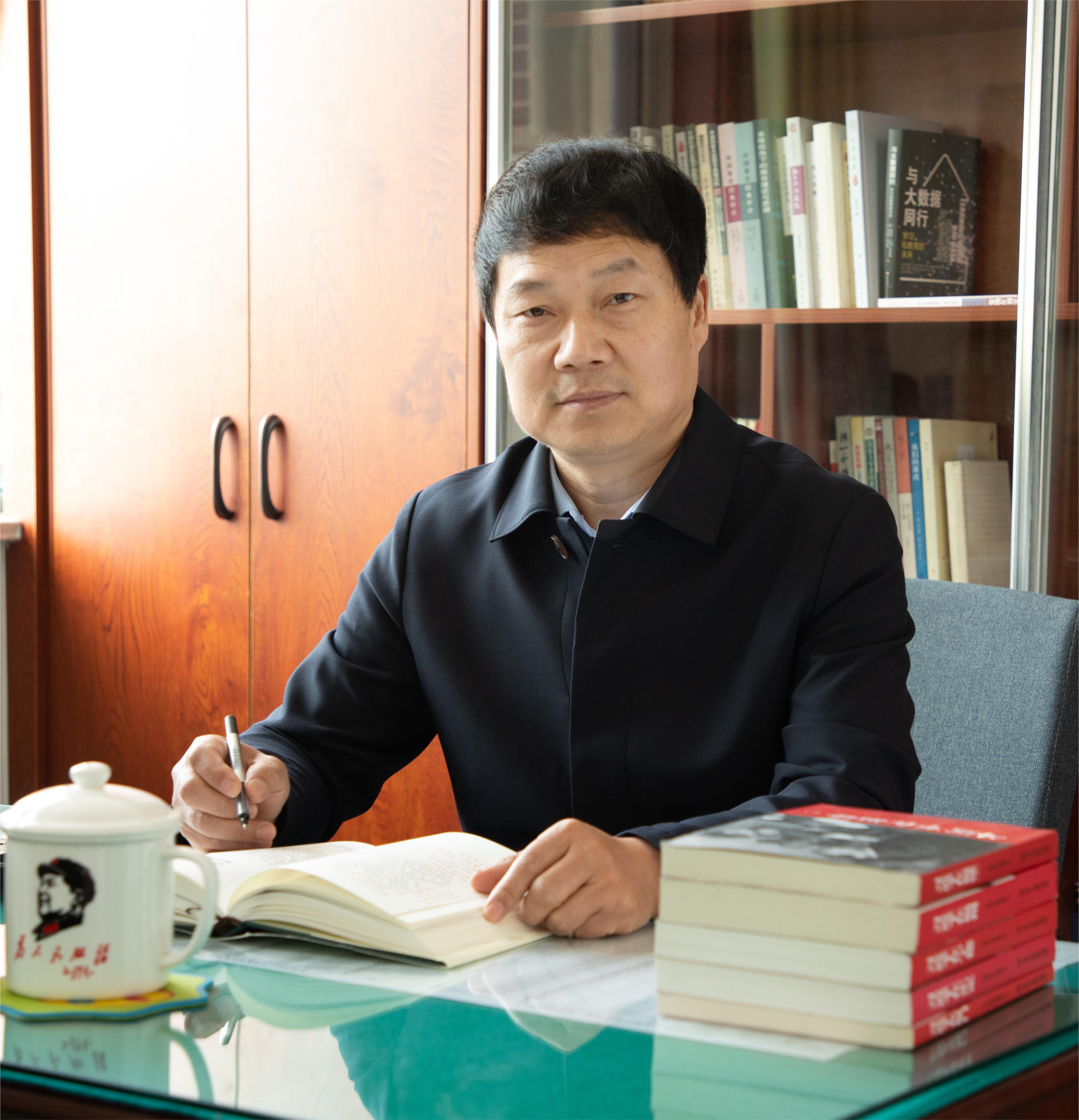 何鹍.jpg